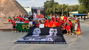 «Para sempre»: adeptos portugueses homenageiam Diogo Jota e André Silva na Arménia