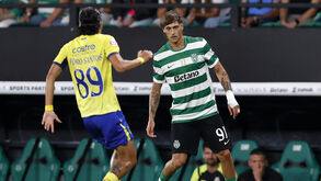 Maxi Araújo em gestão abre via a Mangas: lateral cumpre sonho milionário num mês de loucos