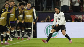 Amiri marca e ajuda Alemanha a vencer a Irlanda do Norte