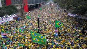 Apoiantes de Bolsonaro saem à rua antes de ser conhecida sentença no caso da tentativa de golpe de Estado