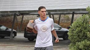 Sudakov supera tragédia familiar e joga pela Ucrânia contra Azerbaijão