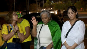 Apoiantes de Bolsonaro reúnem-se à espera da sentença no caso da tentativa de golpe de Estado  