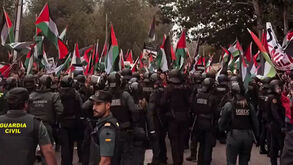 Os protestos de manifestantes pró-Palestina a meio da estrada que levaram à neutralização da 16.ª etapa da Vuelta