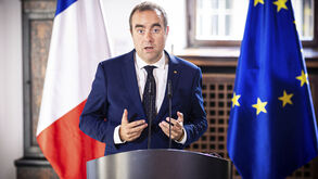 Macron nomeia ministro da defesa Sébastien Lecornu como primeiro-ministro