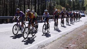 17.ª etapa da Vuelta em direto: ciclistas ameaçam parar em caso de novos protestos