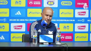 Leonardo Jardim emociona-se após vitória do Cruzeiro: «Este jogo ultrapassa a parte desportiva...»