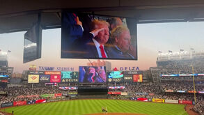 Aplausos e vaias: Foi assim que Trump foi recebido no jogo dos New York Yankees para assinalar o 11 de Setembro