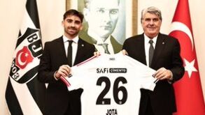 Besiktas oficializa Jota Silva