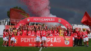 O palco é delas... mas eles é que treinam
