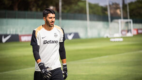 Mais um ausente dos eleitos do Sporting: Rui Silva não chegou com a comitiva a Gaia
