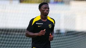 As primeiras imagens de Roger Fernandes no Al Ittihad