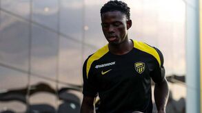 As primeiras imagens de Roger Fernandes no Al Ittihad
