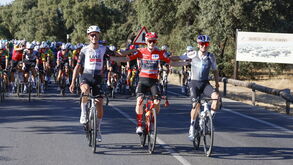 Acabou a Vuelta: João Almeida iguala melhor resultado português em grandes Voltas ao ser 2.º