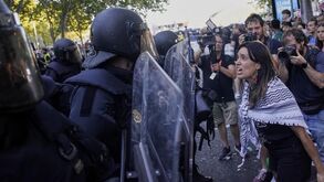 Vuelta: Duas pessoas detidas e 22 polícias feridos após incidentes em Madrid