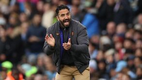 Amorim responde com humor sobre reunião com dono do Man. United: «Ofereceu-me um novo contrato...»