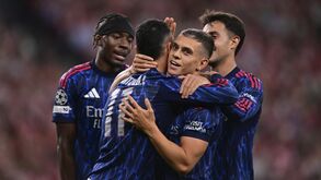 Jogadores do Arsenal celebram a vitória no San Mamés