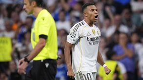 Mbappé bisou frente ao Marselha