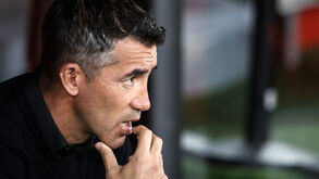 Benfica faz esclarecimento sobre saída de Bruno Lage