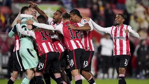 Brentford e Crystal Palace passam nos penáltis aos 'oitavos' da Taça da Liga inglesa