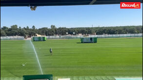 Nova etapa no relvado do Estádio Aurélio Pereira: sistema híbrido começa a ser colocado