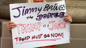 «Jimmy Kimmel fica, Trump sai»: manifestantes protestam contra suspensão do programa do comediante