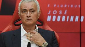 José Mourinho apresentado no Benfica: «Sou o treinador de um dos maiores clubes do Mundo»