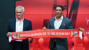 Mourinho e Rui Costa na conferência de imprensa de apresentação