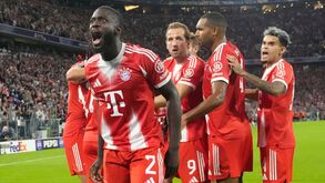 Max Eberl brinca com renovação de Upamecano: «Em Francês demora mais…»