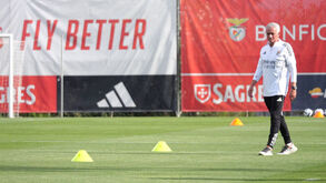 A primeira imagem de Mourinho a treinar o Benfica