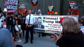 Manifestantes defendem Jimmy Kimmel e protestam em frente à sede da ABC