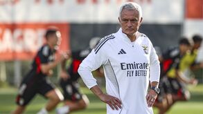 José Mourinho a comandar o treino no Benfica