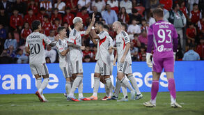 Benfica vence na estreia de Mourinho à frente da equipa