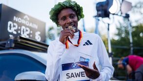 Sabastian Sawe vence maratona de Berlim