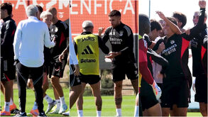 Da brincadeira de Mourinho com Prestianni ao 'pedra, papel, tesoura': Benfica mostra imagens do treino