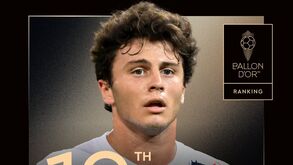 João Neves 19.º na Bola de Ouro: o que fez e conquistou o médio na época de estreia pelo PSG