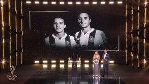 Diogo Jota e André Silva homenageados na cerimónia da Bola de Ouro