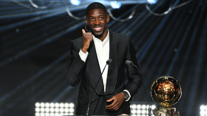 Ousmane Dembélé conquista Bola de Ouro 2025