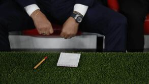 O pormenor do bloco de notas de José Mourinho no seu primeiro jogo na Luz