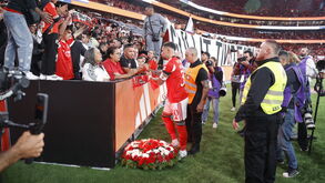Momento de muita emoção: jogadores do Benfica homenageiam Gullit, Rita e Tino antes do jogo com o Rio Ave
