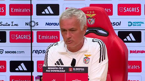 Mourinho: «Se não posso criticar o trabalho de um árbitro da forma que milhões de pessoas criticam o meu...»