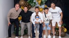 Luis Suárez em festa com trio sportinguista e jogador do Alverca que celebra... à Gyökeres
