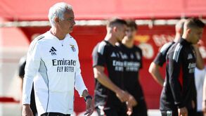 José Mourinho orienta mais uma sessão de treino do Benfica