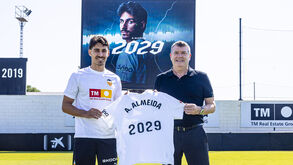 André Almeida prolonga contrato com o Valencia até 2029