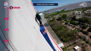 Skater brasileiro Sandro Dias bate dois recordes mundiais ao descer mega-rampa de 70 metros