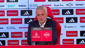 Mourinho explica cumprimento a apanha-bolas: «Lembro-me sempre do caso mais bonito que conheço que foi o Guardiola...»