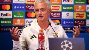 José Mourinho discursa numa conferência com patrocínios da Liga dos Campeões