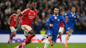 Benfica defronta Chelsea num jogo tenso, com destaque para Lukebakio e Pavlidis