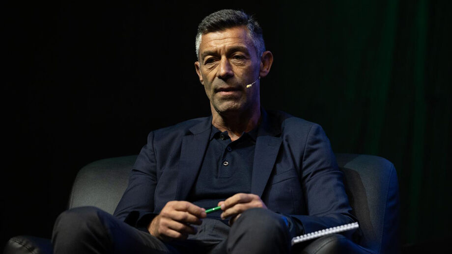 Pedro Caixinha pondera avançar com processo contra o Santos
