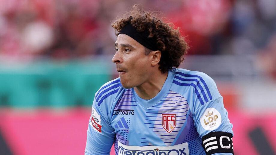 Ochoa jogou no AVS na época passada