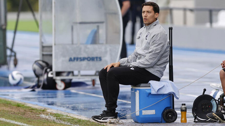 Luís Pinto, treinador do V. Guimarães, durante o particular com o Cinfães 